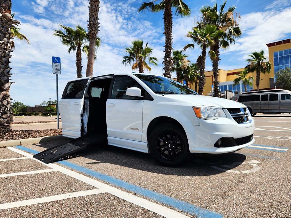 dodge grand caravan 2020 2C4RDGEG7LR204489 image dodge grand caravan 2020 2C4RDGEG7LR204489 image